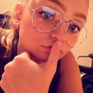 Meet your Posher, Traci